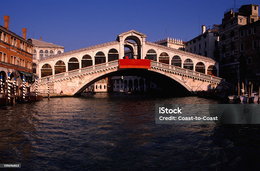 Ponte de Rialto em Veneza Itália - Royalty-free Arco - Caraterística arquitetural Foto de stock