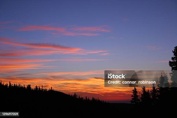 Amanecer En Las Montañas Rocosas Foto de stock y más banco de imágenes de Aire libre - Aire libre, Azul, Calor