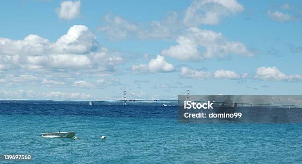 Photo libre de droit de Pont Mackinac banque d'images et plus d'images libres de droit de Bateau à rames - Bateau à rames, Bleu, Eau