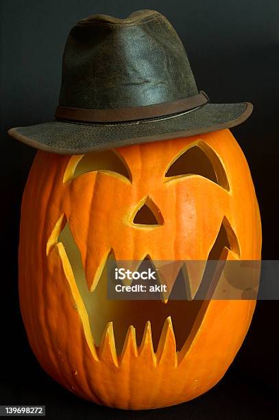 ジャック O ランタンインディアナジョーンズ - 帽子のストックフォトや画像を多数ご用意 - 帽子, おやつ, オレンジ色