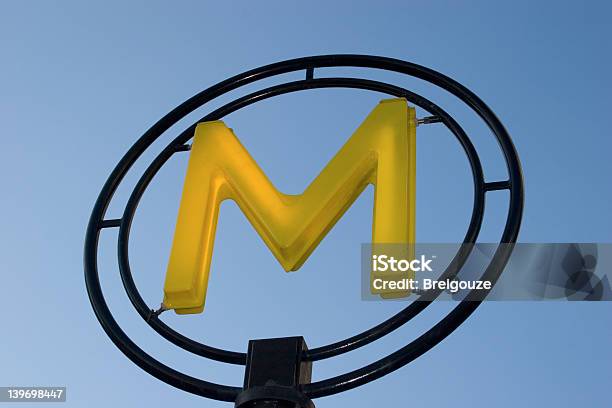 난징스루 Parisien 알파벳 M에 대한 스톡 사진 및 기타 이미지 - 알파벳 M, 지하철-여객 열차, 노랑