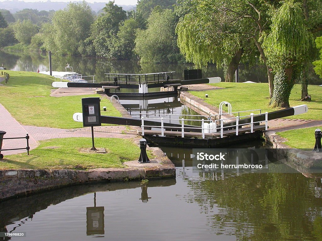 Par de bloqueo de puertas con canal al río Severn - Foto de stock de Actividades recreativas libre de derechos