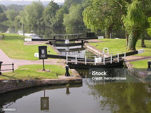 Para Lock Gates Na Kanał Do Rzeka Severn - zdjęcia stockowe i więcej obrazów Anglia - Anglia, Bez ludzi, Brama