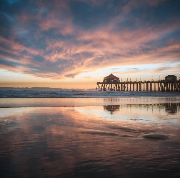 wieczór na long beach, zachód słońca, kalifornia - los angeles county long beach california sunset zdjęcia i obrazy z banku zdjęć