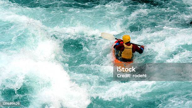 En Kayak Foto de stock y más banco de imágenes de Kayak - Barco de remos - Kayak - Barco de remos, Movimiento, Actividad