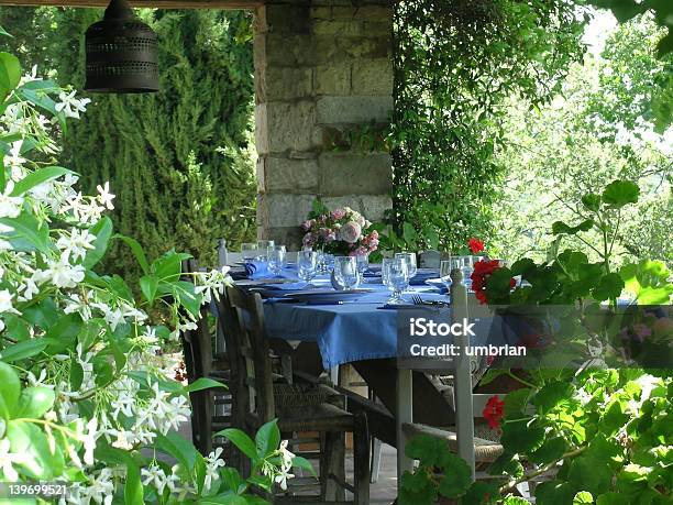 Esstisch Im Garten Stockfoto und mehr Bilder von Ferienhaus - Ferienhaus, Toskana - Italien, Umbrien
