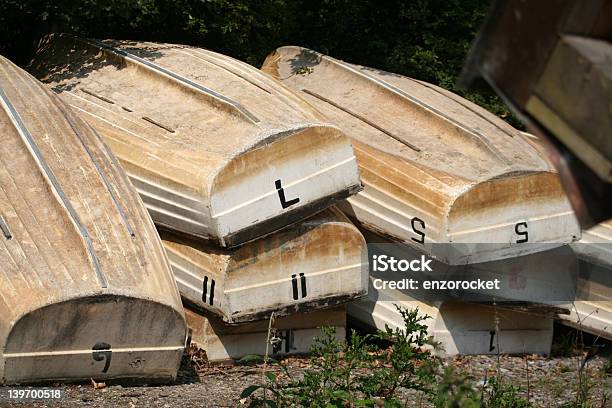 Unerwünschte Boote Stockfoto und mehr Bilder von Alt - Alt, Bankside, Feiertag