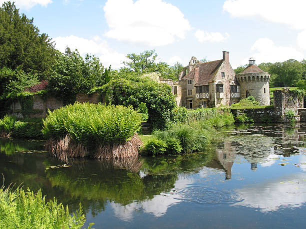 istock The English Country House 139700637