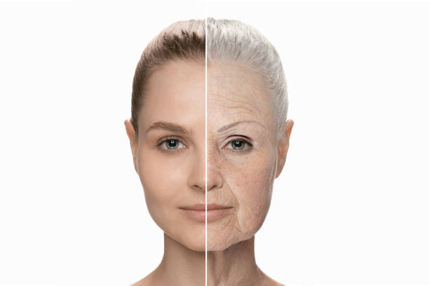 сравнение. портрет красивой женщины с молодой гладкой и старой морщинистой кожей. процесс старения и омоложения - aging process стоковые фото и изображения