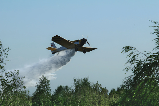 Firing meadows and firefighting action by a fire brigade plane