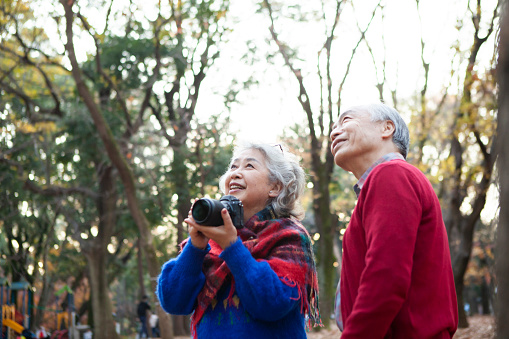 Modern Asian couples are lively and pursue their hobbies even in old age.