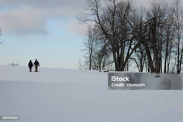 Foto de Botas De Neve No Parque e mais fotos de stock de Adulto - Adulto, Andar, Atividade