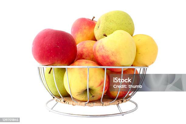 바스켓 가득 사과들순수한 흰색 배경 0명에 대한 스톡 사진 및 기타 이미지 - 0명, 건강한 식생활, 과일