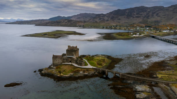 eilean donan castle - dornie imagens e fotografias de stock