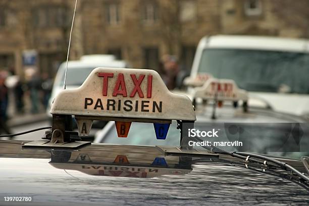 Paris Táxi - Fotografias de stock e mais imagens de Bandeira da União Europeia - Bandeira da União Europeia, Capitais internacionais, Carro