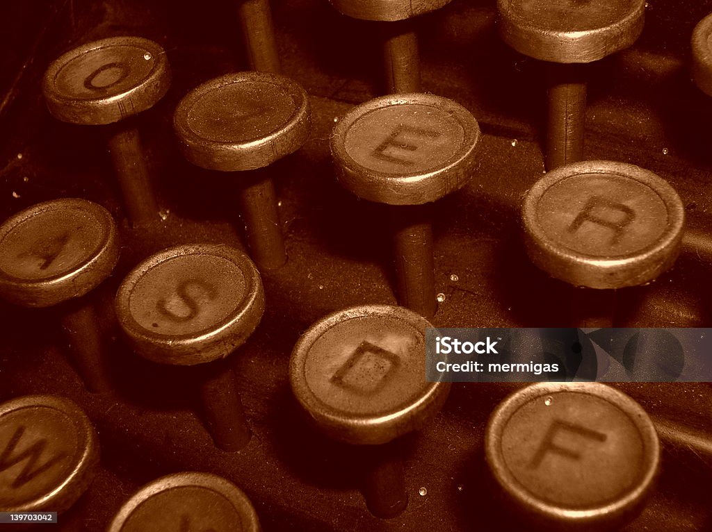 Máquina de escrever antiga vintage - Foto de stock de Abandonado royalty-free