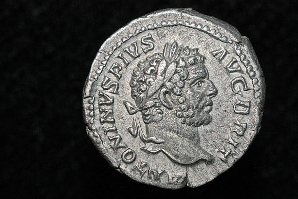 antoninus pio, roman moeda - denar imagens e fotografias de stock