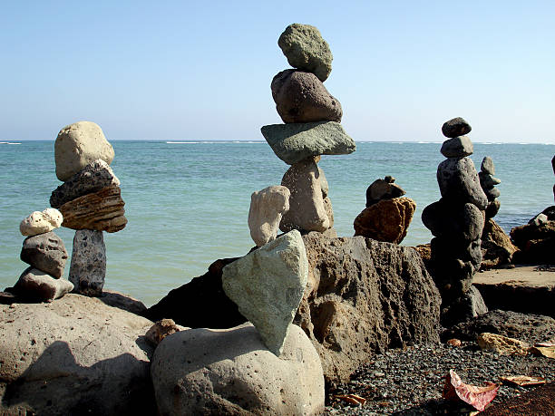 Equilibrando pedras III - foto de acervo