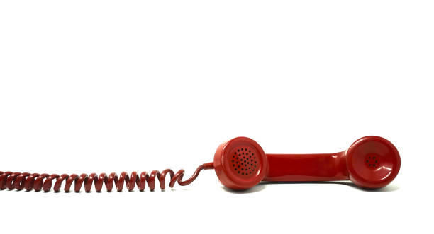 старый поворотный телефон красного цвета крючкового шнура спирали - obsolete landline phone old 1970s style стоковые фото и изображения