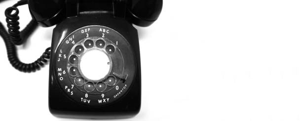vecchio telefono rotante nero - obsolete landline phone old 1970s style foto e immagini stock