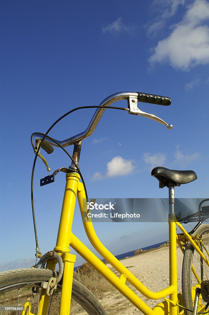 黄色の自転車 - グラフィックデザインスタジオのロイヤリティフリーストックフォト