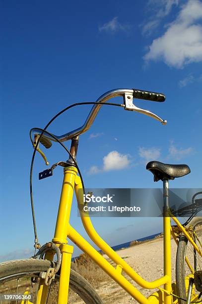 Bicicleta Amarelo - Fotografias de stock e mais imagens de Estúdio de Design Gráfico - Estúdio de Design Gráfico, Alumínio, Amarelo