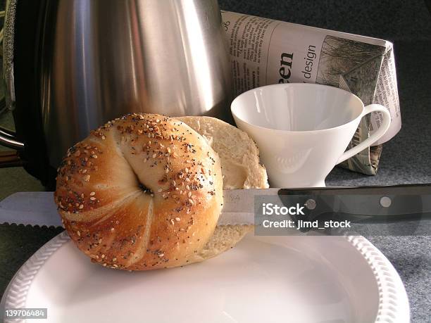 Photo libre de droit de Bagel Pour Le Petit Déjeuner banque d'images et plus d'images libres de droit de Aliments et boissons - Aliments et boissons, Avoir faim, Bagel