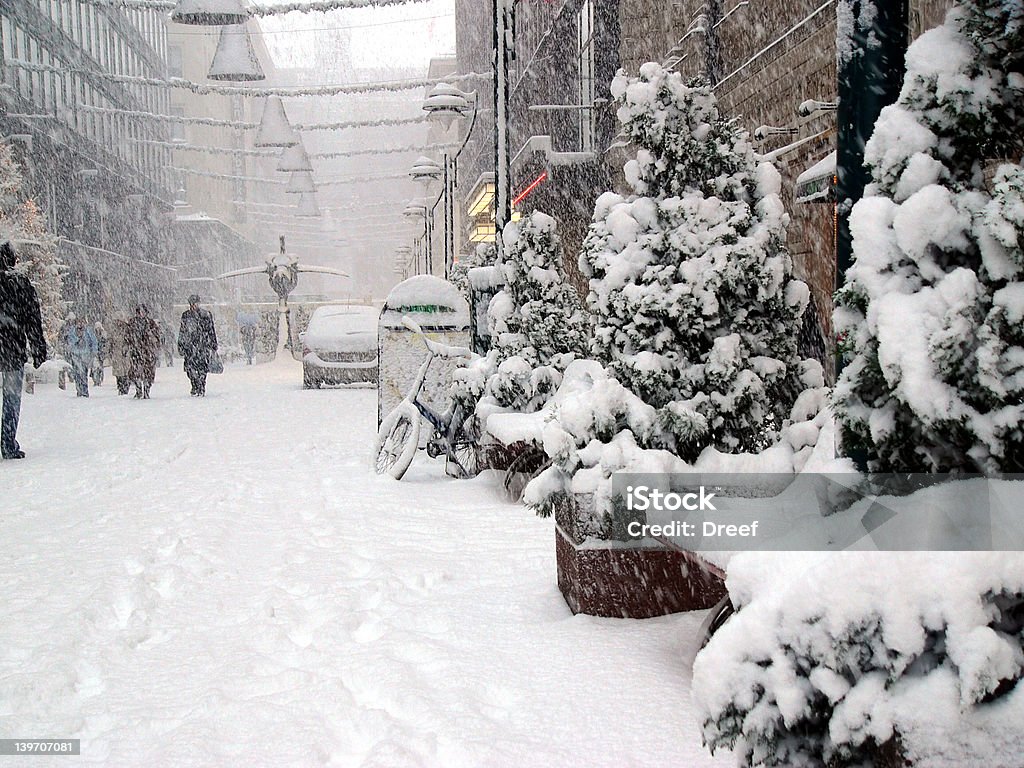 Буран в город - Стоковые фото Зима роялти-фри