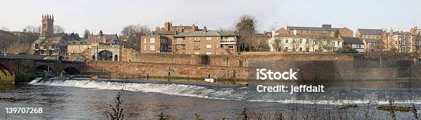 Panorama Del Río Escena Y Romanos Paredes Foto de stock y más banco de imágenes de Chester - Inglaterra - Chester - Inglaterra, Pared, Pared de contorno