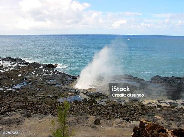 Photo libre de droit de Spouting Horn Sur La Plage De Poipu banque d'images et plus d'images libres de droit de Asperger - Asperger, Îles Hawaï, Bleu