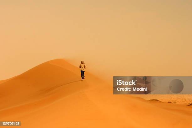 Photo libre de droit de Tempête Du Désert banque d'images et plus d'images libres de droit de Brume de chaleur - Brume de chaleur, Désert du Sahara, Aspiration