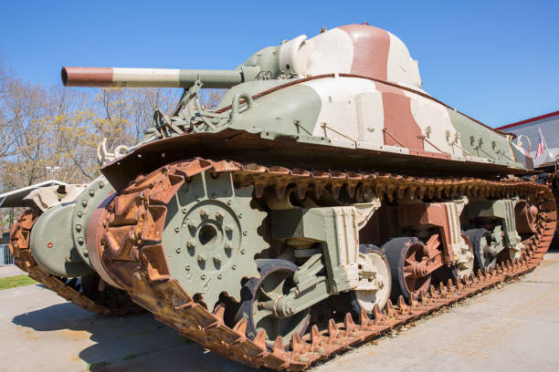istock side view of a battle tank 1397074966