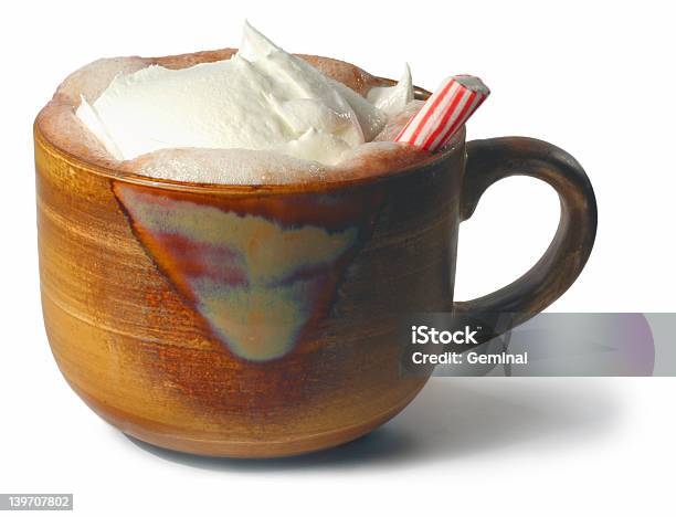 Foto de Chocolate Quente Com Chantilly Peppermint Stick e mais fotos de stock de Bebida - Bebida, Bebida com espuma, Bolha - Estrutura física