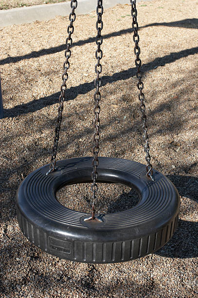 altalena - freedom tire swing tire swing foto e immagini stock