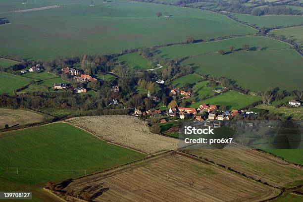 Photo libre de droit de Vue Aérienne Dun Petit Village En Anglais banque d'images et plus d'images libres de droit de Angleterre - Angleterre, De petite taille, Intérieur de maison