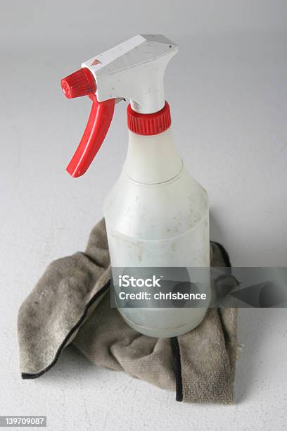 Schmutziges Spray Bottle Stockfoto und mehr Bilder von Arbeiten - Arbeiten, Berufliche Beschäftigung, Braun