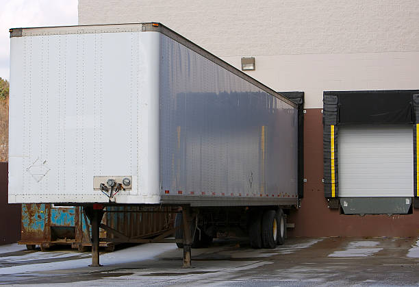 muelle de almacén - bigrig fotografías e imágenes de stock