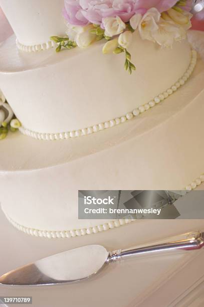 Foto de Bolo e mais fotos de stock de Primeiro plano - Primeiro plano, Bolo de Casamento, Bolo