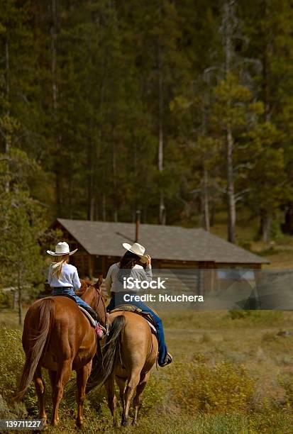 Foto de Trilha e mais fotos de stock de Montana - Montana, Cavalgar um Pônei, Cavalo - Família do cavalo