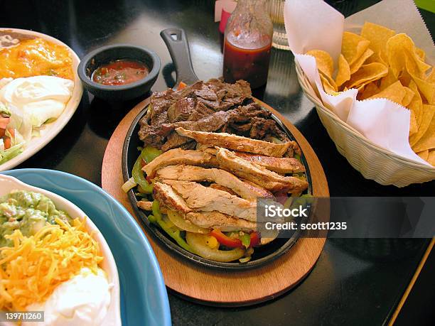 メキシコ料理レストランのお料理 - カラフルのストックフォトや画像を多数ご用意 - カラフル, カラー画像, クリーム