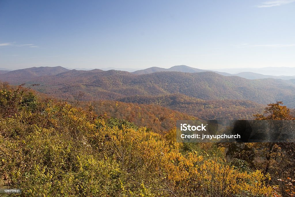 БЛУ-РИДЖ-ПАРКВЕЙ ВИДОМ ИЗ ОКОН - Стоковые фото Pisgah National Forest роялти-фри