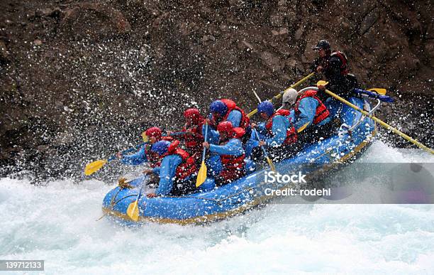 Rzeka Flisactwo - zdjęcia stockowe i więcej obrazów Rafting rzekami górskimi - Rafting rzekami górskimi, Rafting, Praca zespołowa