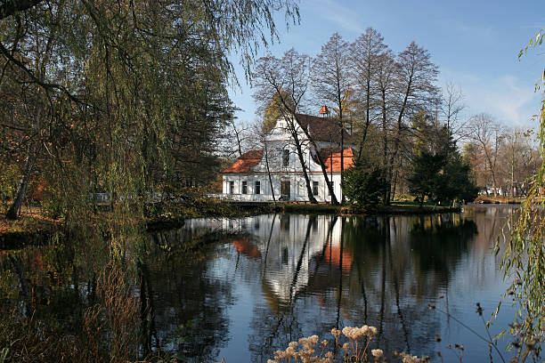 istock little church 139712460