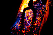 feuer-und-stahl-schmieden-japanisches-samurai-katana-schwert.jpg?b=1&s=170x170&k=20&c=kh102RIzuo3fhAa_3NLpFT0-Os1aVec7o67rftNIgU8=