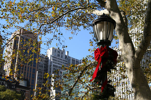 istock NYC Holiday Lamp 139712799