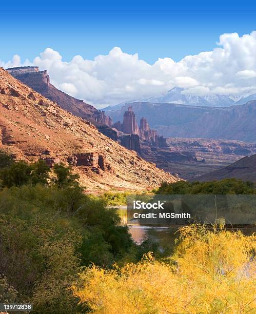 Canyon Del Fiume Di Vigevano - Fotografie stock e altre immagini di Colorado - Colorado, Pesca - Attività all'aperto, Vetta