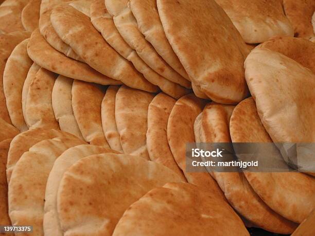 Foto de Pão No Mercado Do Oriente Médio e mais fotos de stock de Abundância - Abundância, Acabando, Alimentação Saudável