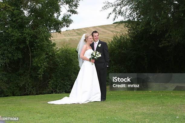 Braut Und Bräutigam Stockfoto und mehr Bilder von Anzug - Anzug, Besorgtheit, Blau