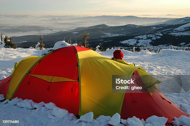 Eccellente Potenziali - Fotografie stock e altre immagini di Alpinismo - Alpinismo, Ambientazione esterna, Asta - Oggetto creato dall'uomo