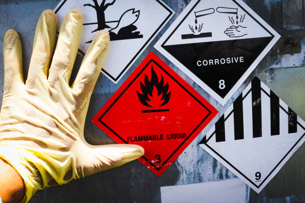 warning symbol for chemical hazard on chemical container - sign safety danger warning sign imagens e fotografias de stock